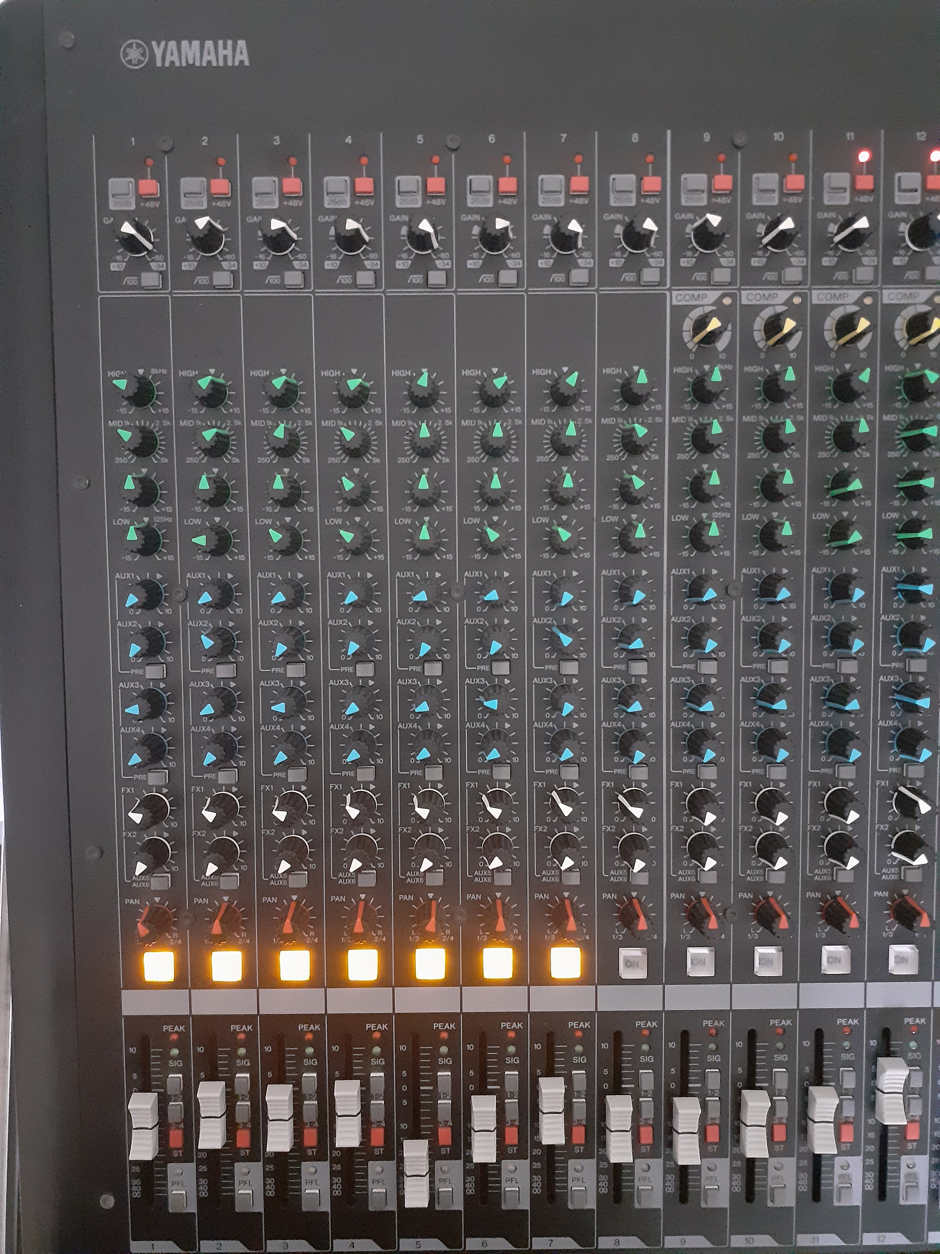 Table de mixage 24 canaux YAMAHA MGP24X - image 4